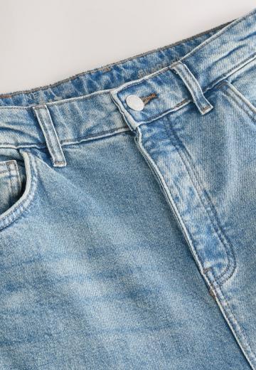 Прямые джинсы