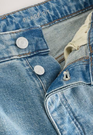 Прямые джинсы