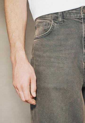 Прямые джинсы