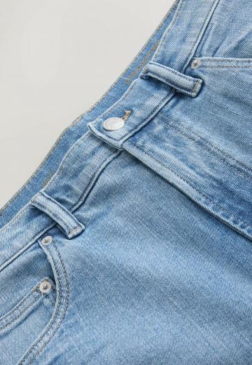 Прямые джинсы