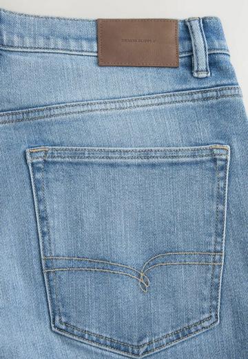 Прямые джинсы