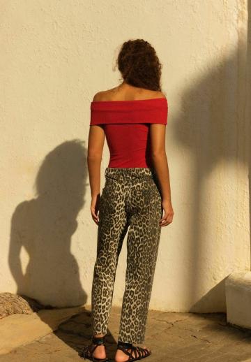 Прямые джинсы