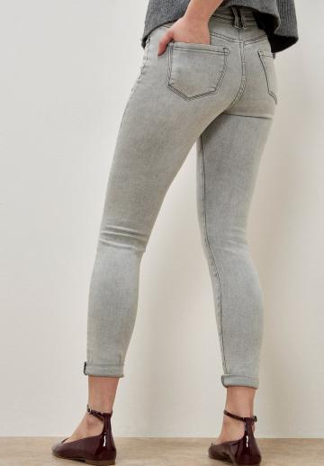 Узкие джинсы