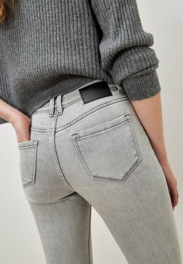 Узкие джинсы