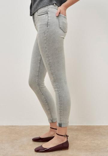 Узкие джинсы