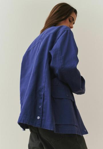 Куртка с накладнымит карманами