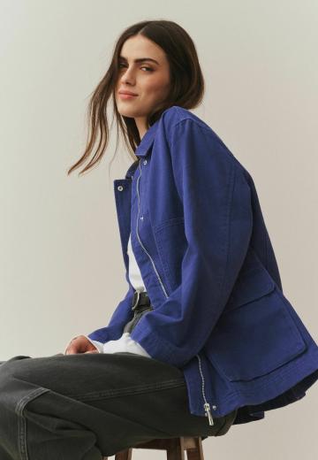 Куртка с накладнымит карманами