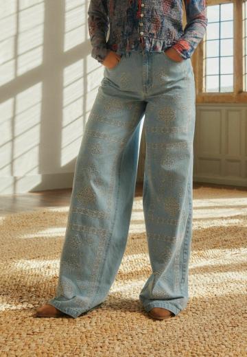 Клешеные джинсы