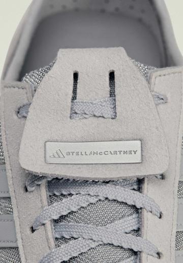 Тренировочные кроссовки