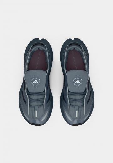 Тренировочные кроссовки