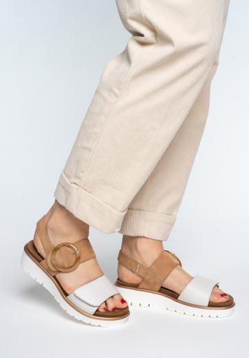 Босоножки на танкетке