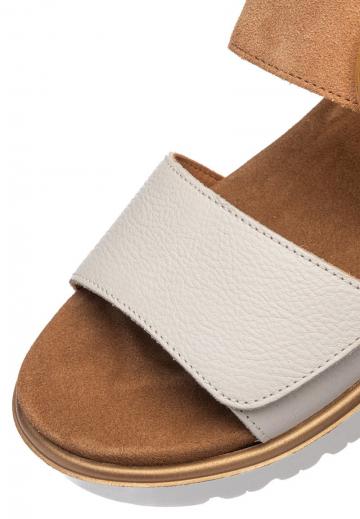 Босоножки на танкетке