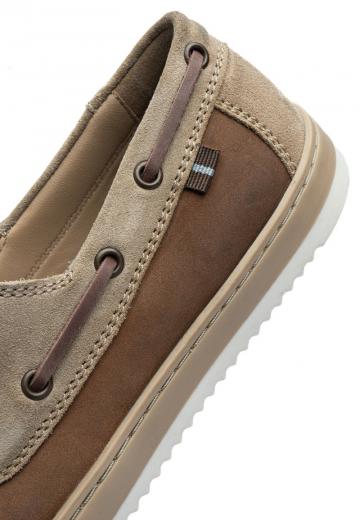 Ботинки на шнуровке