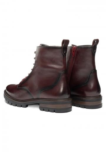 Ботинки на шнуровке