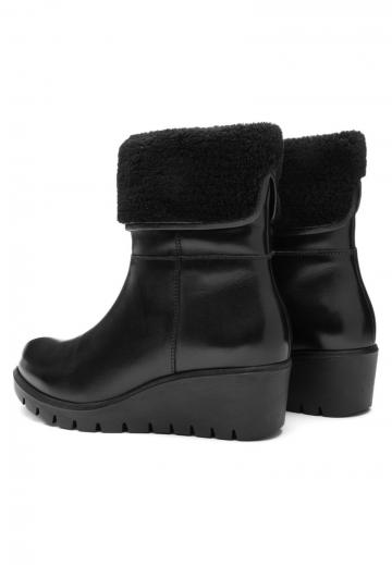 Сапожки на танкетке