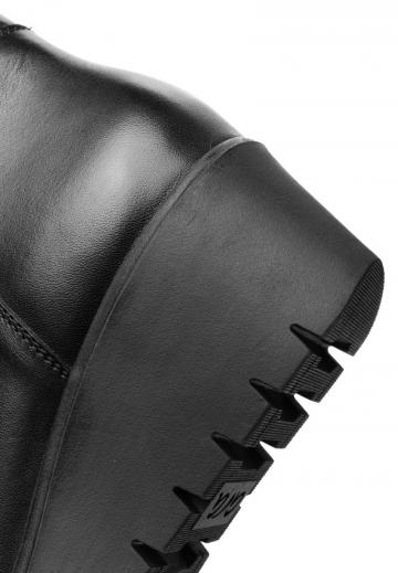 Сапожки на танкетке