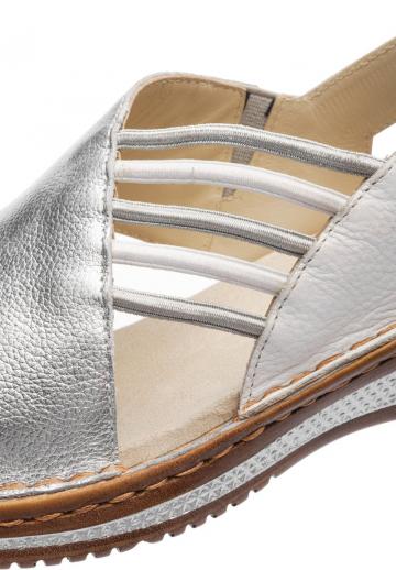 Босоножки на танкетке