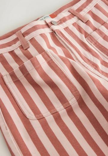 Короткие джинсы