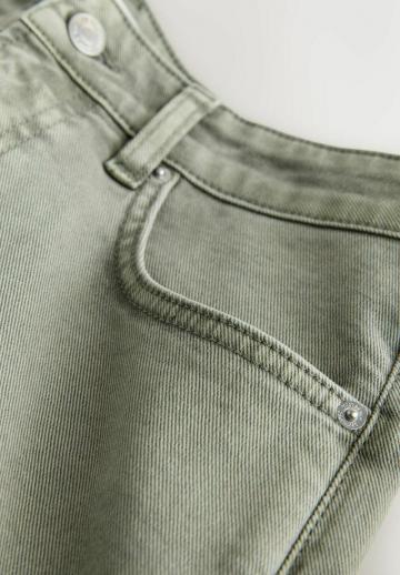 Короткие джинсы