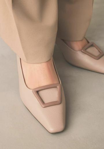 Туфли с высоким носом