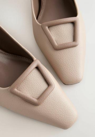 Туфли с высоким носом