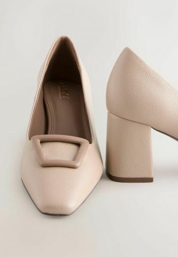 Туфли с высоким носом