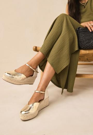 Туфли на танкетке