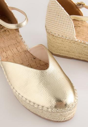 Туфли на танкетке