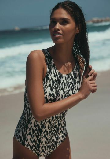 Слитный купальник