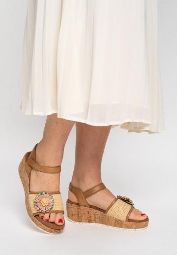 Босоножки на танкетке