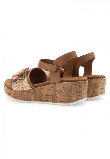 Босоножки на танкетке