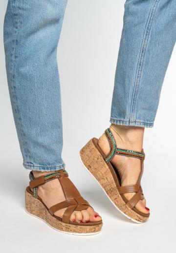 Босоножки на танкетке