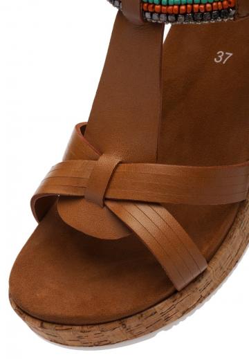 Босоножки на танкетке