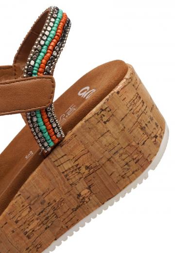 Босоножки на танкетке