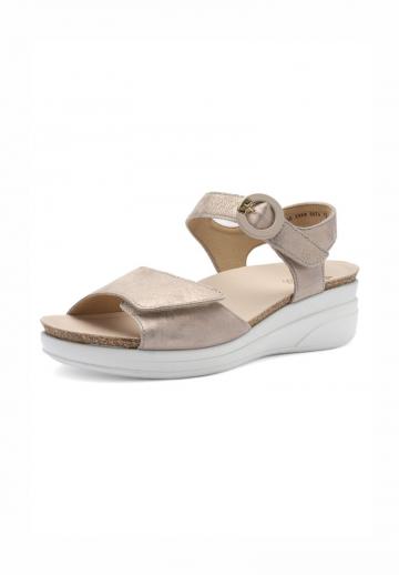 Босоножки на танкетке