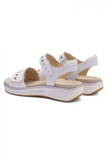 Босоножки на танкетке