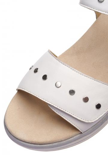 Босоножки на танкетке