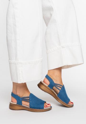 Босоножки на танкетке