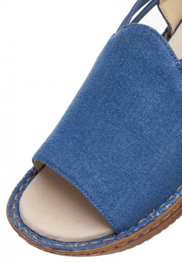 Босоножки на танкетке