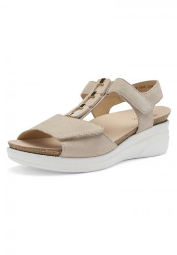 Босоножки на танкетке