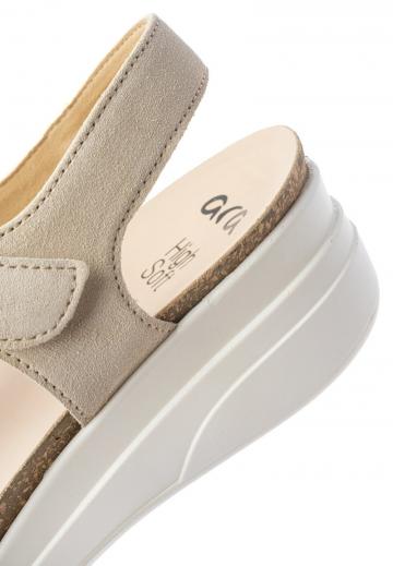 Босоножки на танкетке