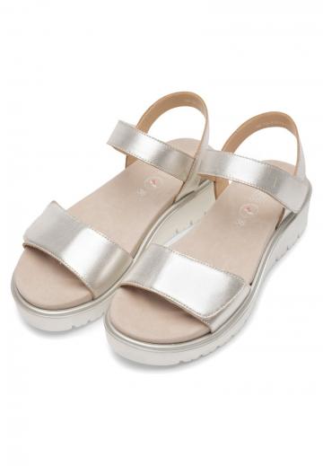 Босоножки на танкетке