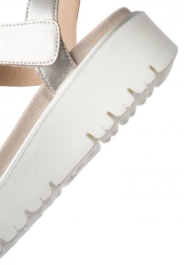 Босоножки на танкетке