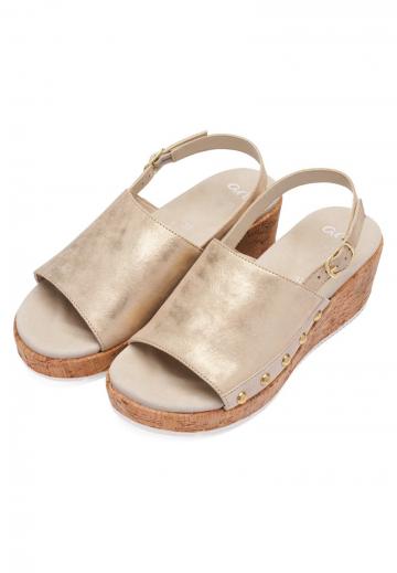 Босоножки на танкетке