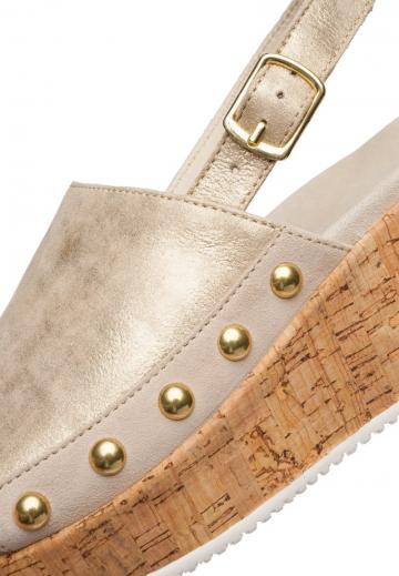 Босоножки на танкетке