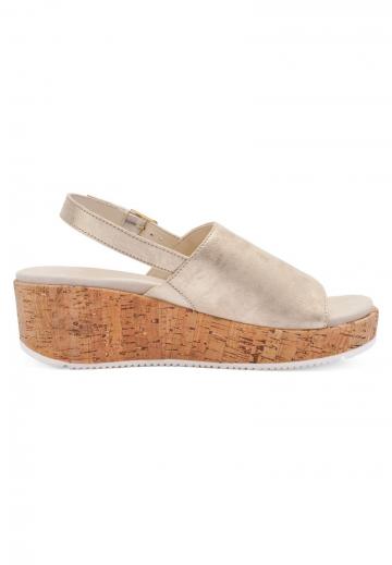 Босоножки на танкетке