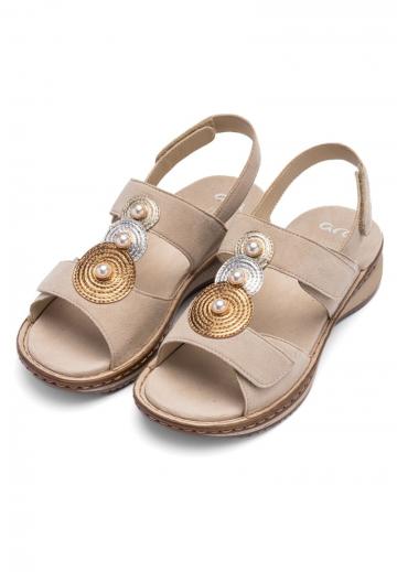 Босоножки на танкетке