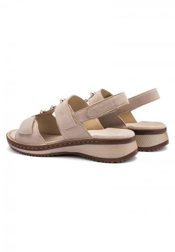 Босоножки на танкетке