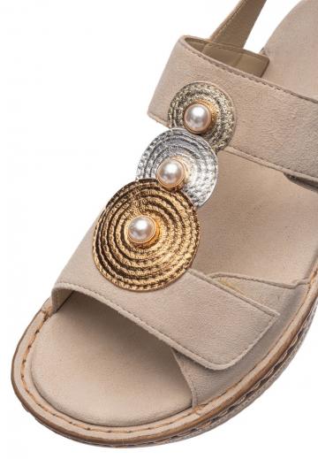 Босоножки на танкетке