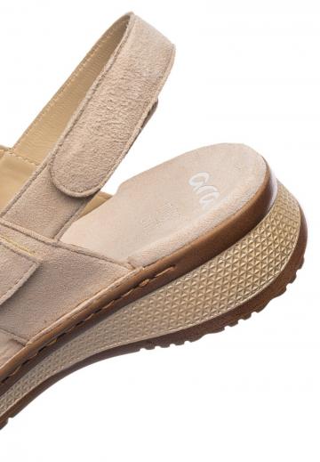 Босоножки на танкетке